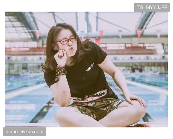 傅园慧又在泳池边啃鸡腿了，这自律人设是不是有点绷不住？